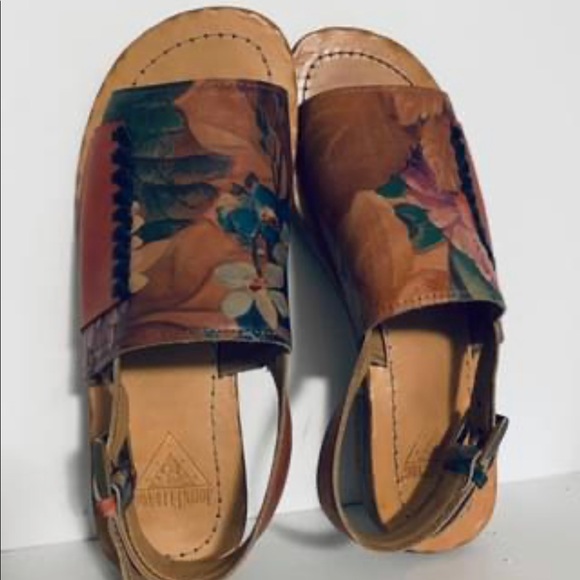 New - John Fluevog women’s sandles - Picture 1 of 2